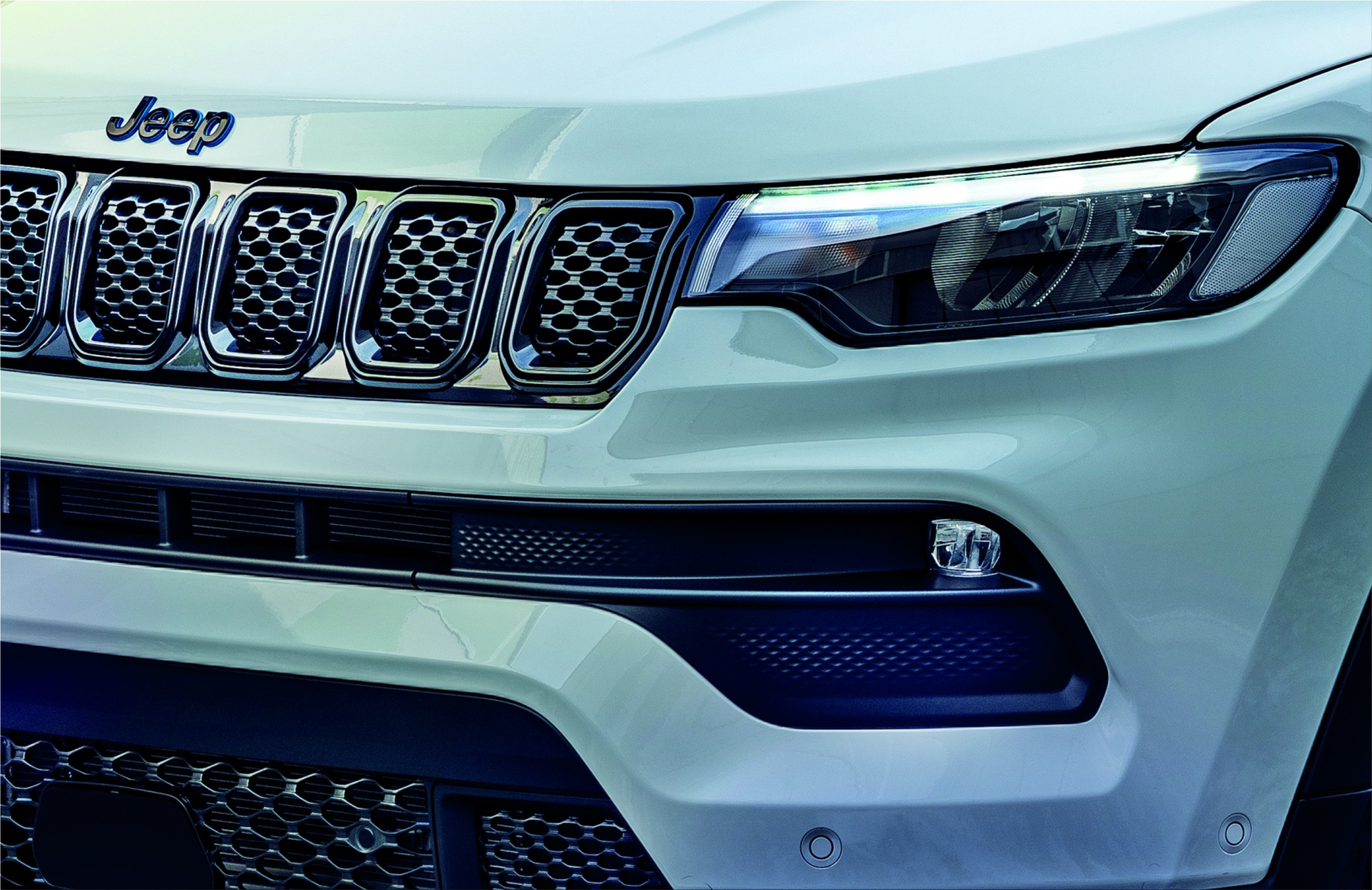 Renegade 4xe and Compass 4xe: the Jeep® brand's take on the plug