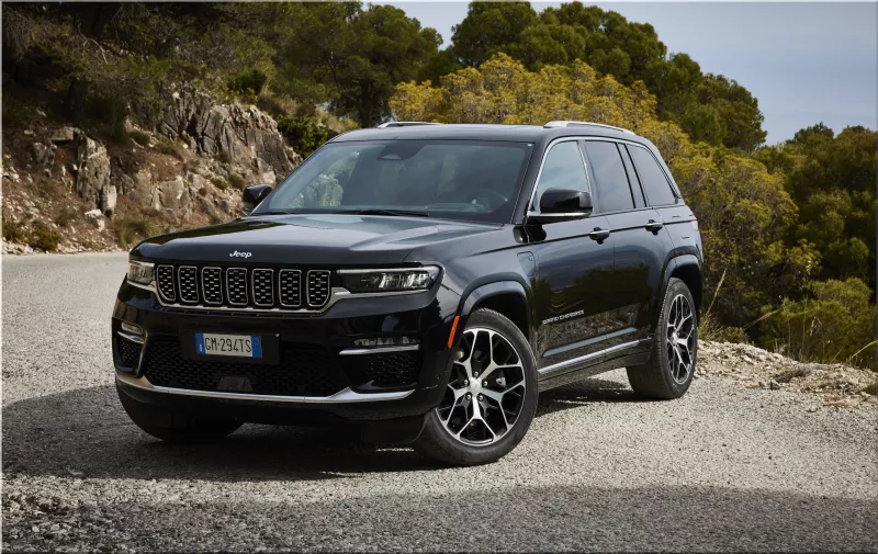 Jeep Grand Cherokee 4xe: A Plug-in Hybrid SUV with Power and Efficiency